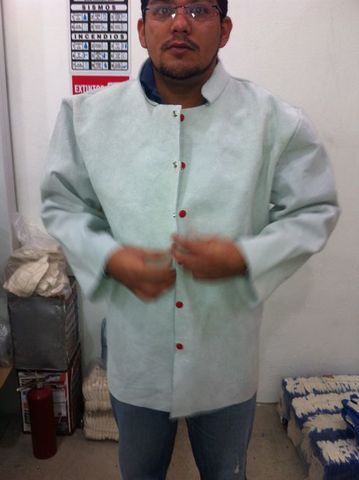 CHAMARRA Y PANTALON DE CARNAZA. PARA COTIZACIONES FAVOR ENVIAR CORREO A guantesgasi@outlook.com O COMUNICARSE AL 5557663305 DE LA CD DE MEXICO. (favor de no enviar comentarios en esta página)