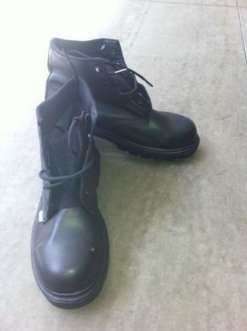 ZAPATO DE SEGURIDAD ECONÓMICO  (CASQUETE, PIEL DE RES) PARA COTIZACIONES FAVOR ENVIAR CORREO A guantesgasi@outlook.com O COMUNICARSE AL 5557663305 DE LA CD DE MEXICO. (favor de no enviar comentarios en esta página)